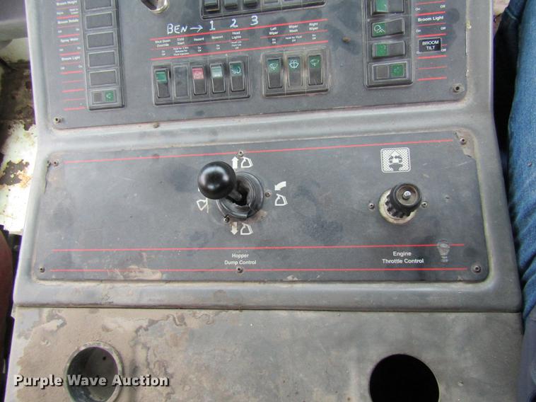 image for item DE5881 1995 Elgin Pelican sweeper