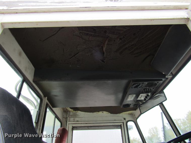 image for item DE5881 1995 Elgin Pelican sweeper