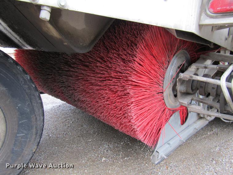 image for item DE5881 1995 Elgin Pelican sweeper