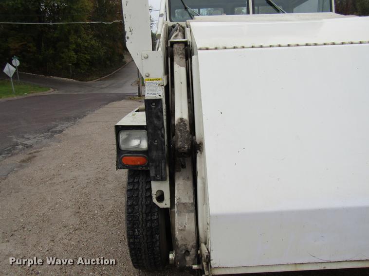 image for item DE5881 1995 Elgin Pelican sweeper