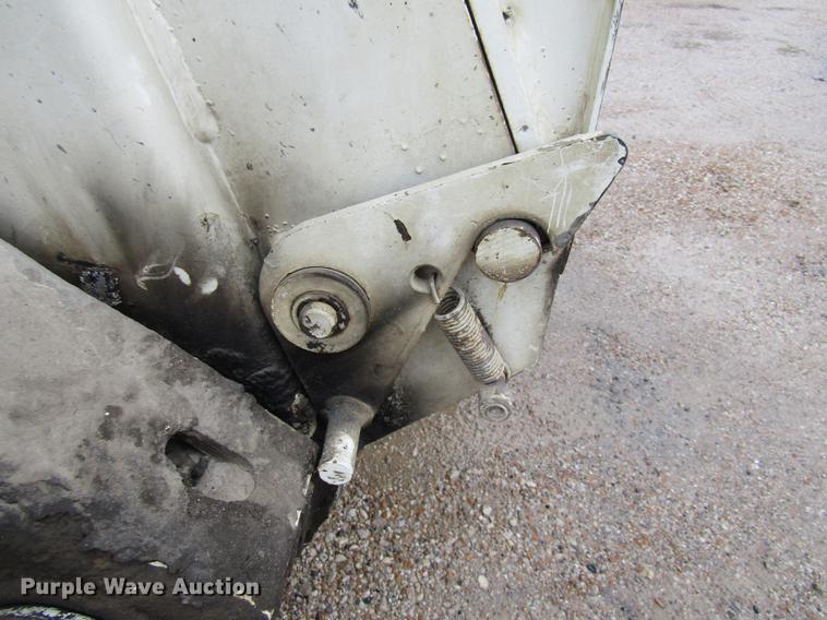 image for item DE5881 1995 Elgin Pelican sweeper