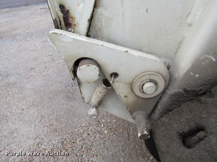 image for item DE5881 1995 Elgin Pelican sweeper