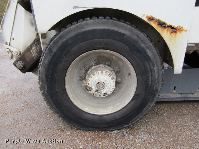 image for item DE5881 1995 Elgin Pelican sweeper