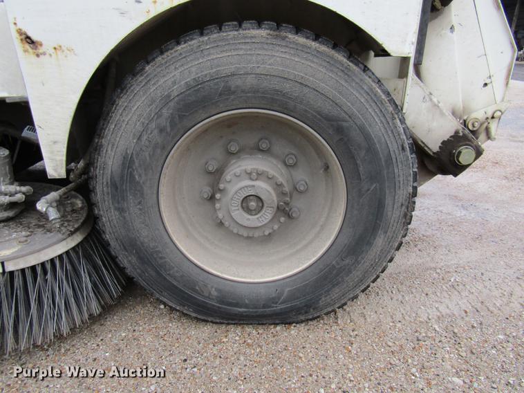 image for item DE5881 1995 Elgin Pelican sweeper