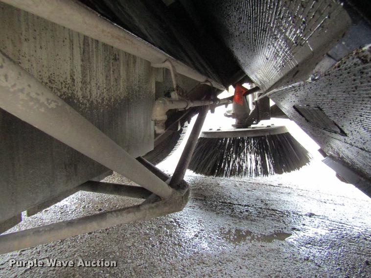 image for item DE5881 1995 Elgin Pelican sweeper