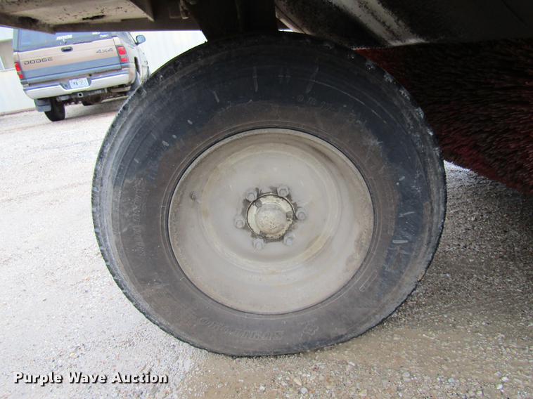 image for item DE5881 1995 Elgin Pelican sweeper