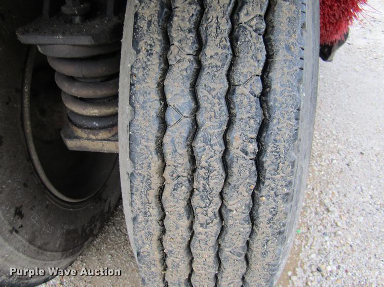 image for item DE5881 1995 Elgin Pelican sweeper