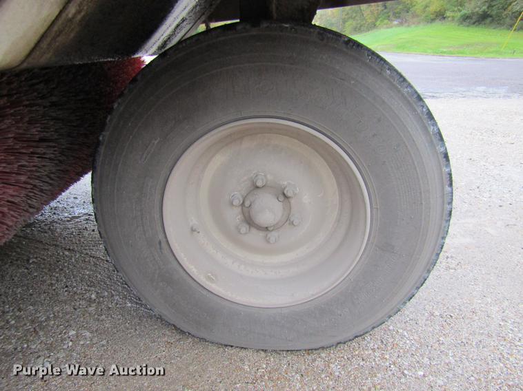 image for item DE5881 1995 Elgin Pelican sweeper