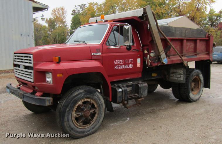 image for item DE5882 1990 Ford F800 dump truck