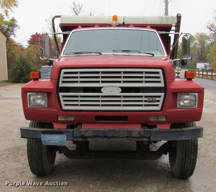 image for item DE5882 1990 Ford F800 dump truck