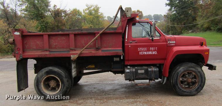 image for item DE5882 1990 Ford F800 dump truck