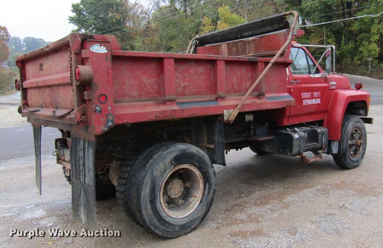 image for item DE5882 1990 Ford F800 dump truck
