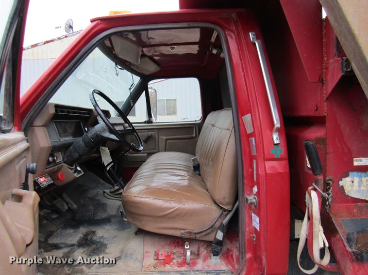 image for item DE5882 1990 Ford F800 dump truck