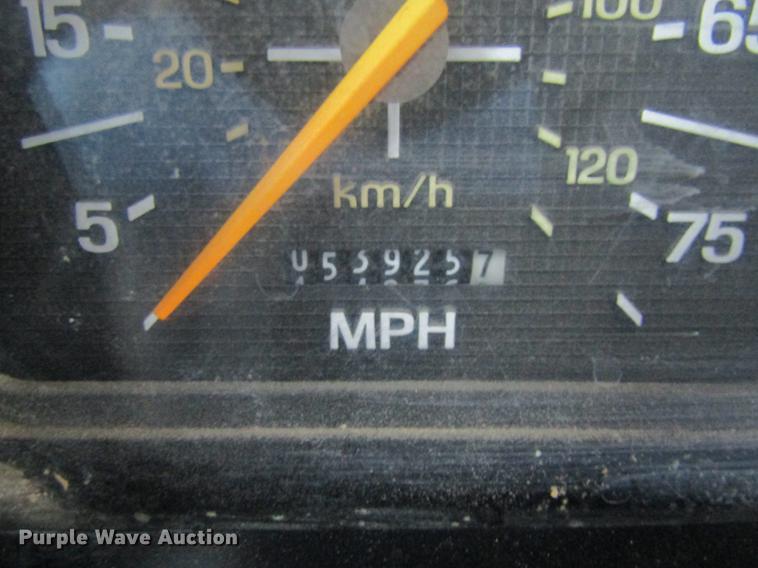 image for item DE5882 1990 Ford F800 dump truck