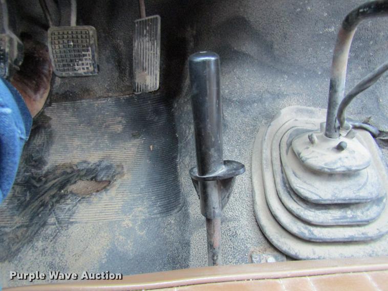 image for item DE5882 1990 Ford F800 dump truck