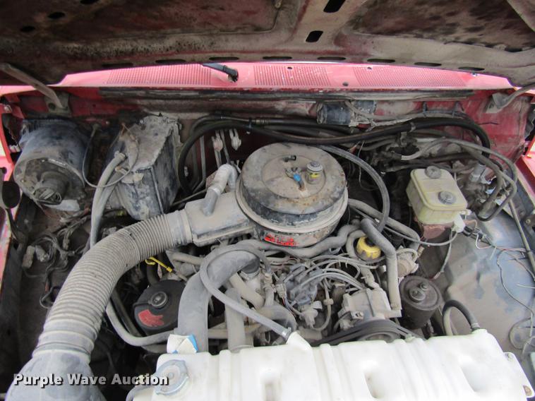 image for item DE5882 1990 Ford F800 dump truck