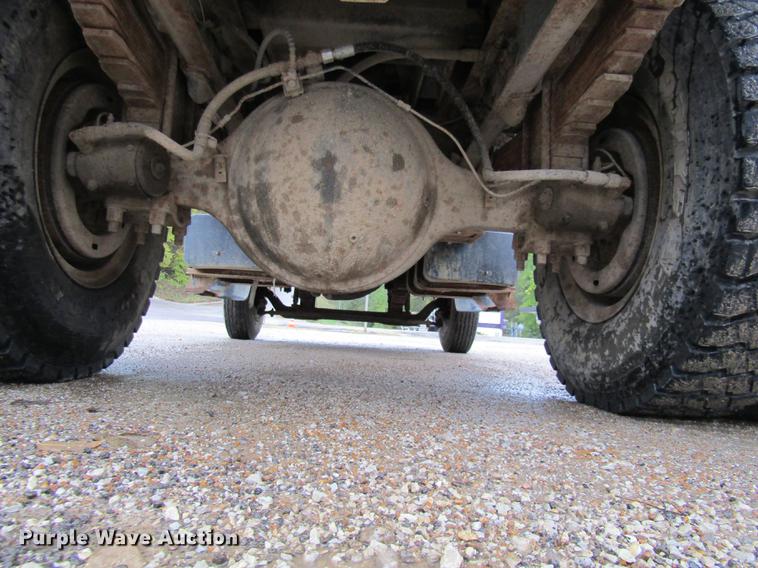 image for item DE5882 1990 Ford F800 dump truck