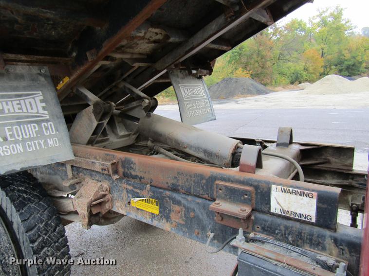 image for item DE5882 1990 Ford F800 dump truck