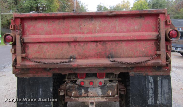image for item DE5882 1990 Ford F800 dump truck
