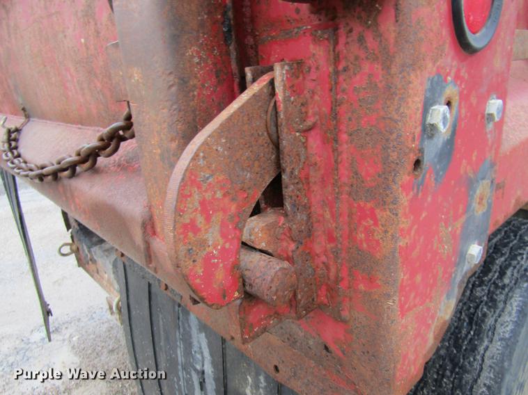 image for item DE5882 1990 Ford F800 dump truck