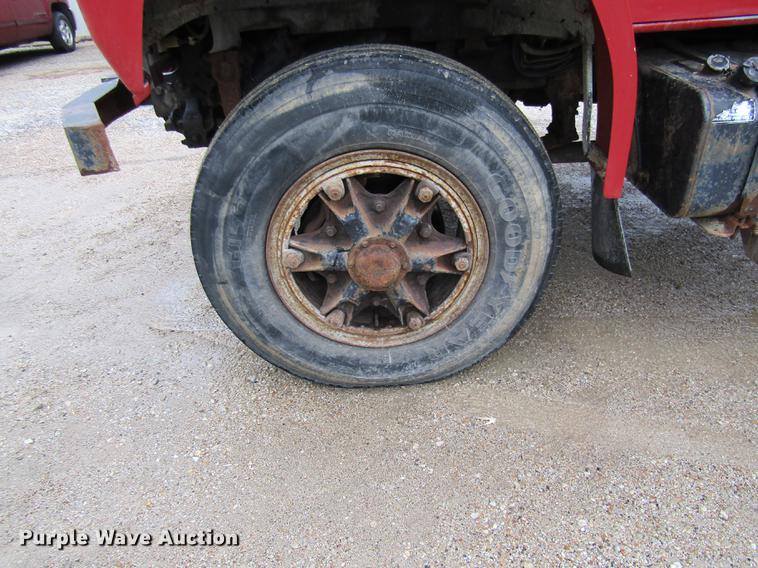 image for item DE5882 1990 Ford F800 dump truck