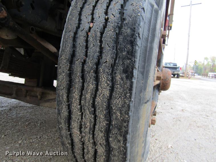 image for item DE5882 1990 Ford F800 dump truck