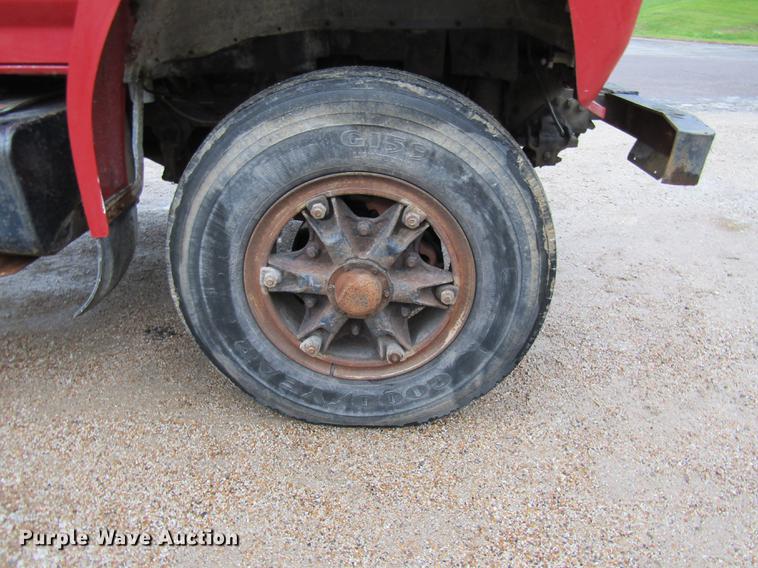 image for item DE5882 1990 Ford F800 dump truck