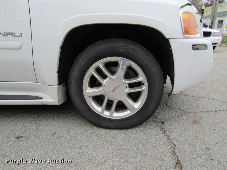 image for item DE5892 2006 GMC Envoy Denali SUV