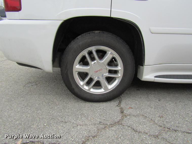image for item DE5892 2006 GMC Envoy Denali SUV