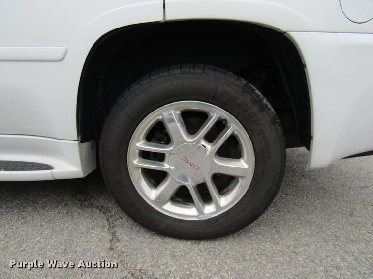 image for item DE5892 2006 GMC Envoy Denali SUV