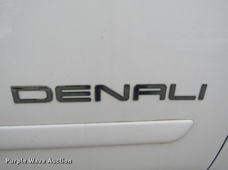 image for item DE5892 2006 GMC Envoy Denali SUV