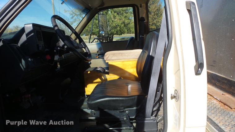 image for item DE7318 1997 GMC C7500 flatbed truck with fish transporter