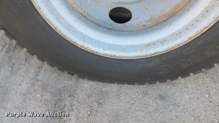 image for item DE7318 1997 GMC C7500 flatbed truck with fish transporter