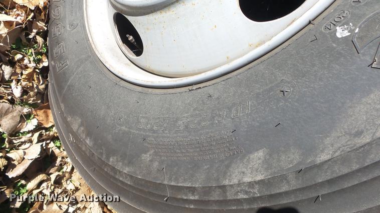 image for item DE7318 1997 GMC C7500 flatbed truck with fish transporter