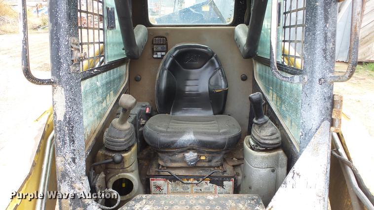 image for item DE7326 2001 Caterpillar 252 skid steer