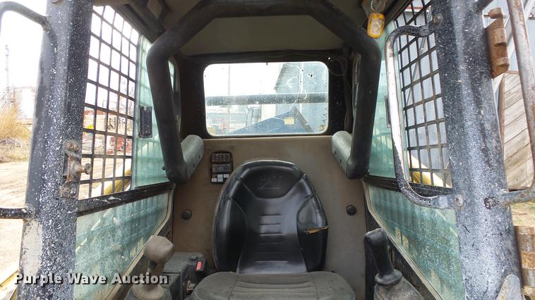 image for item DE7326 2001 Caterpillar 252 skid steer