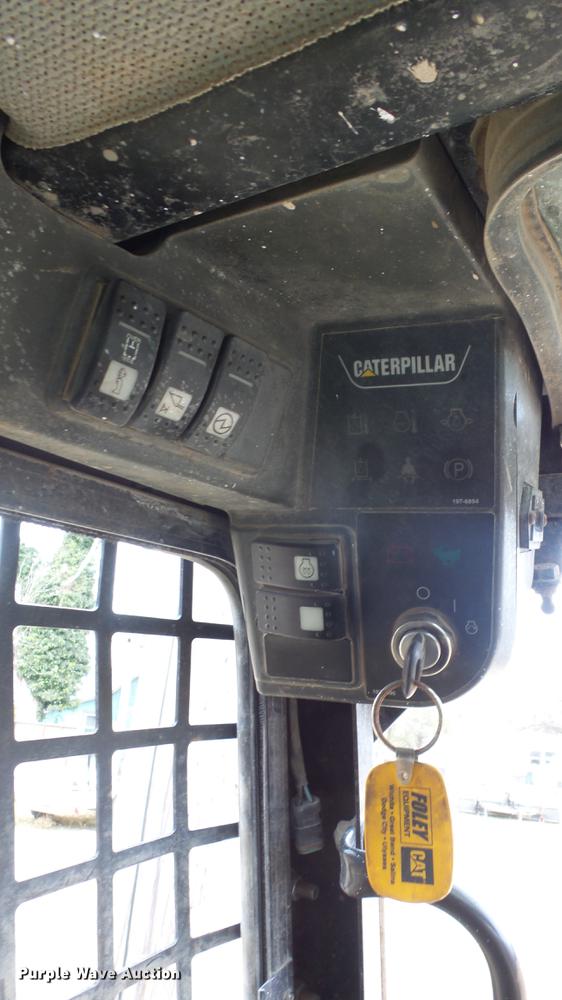 image for item DE7326 2001 Caterpillar 252 skid steer