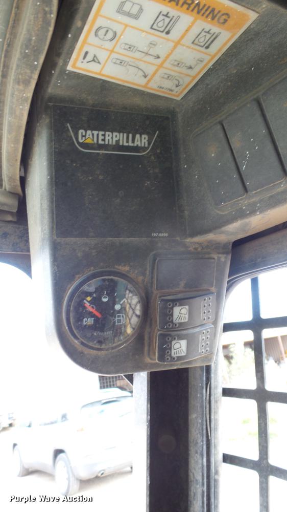 image for item DE7326 2001 Caterpillar 252 skid steer
