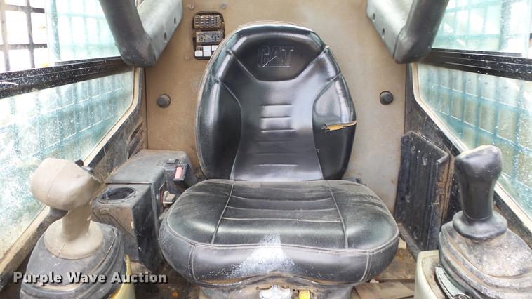 image for item DE7326 2001 Caterpillar 252 skid steer