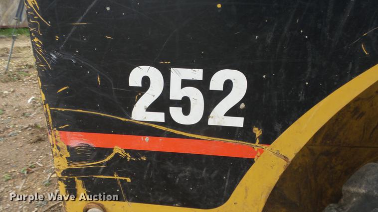 image for item DE7326 2001 Caterpillar 252 skid steer