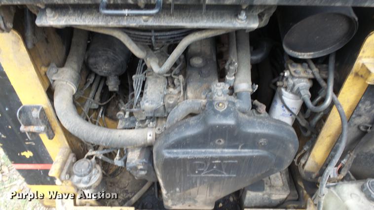 image for item DE7326 2001 Caterpillar 252 skid steer