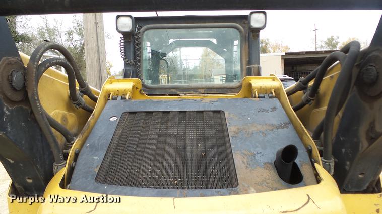 image for item DE7326 2001 Caterpillar 252 skid steer