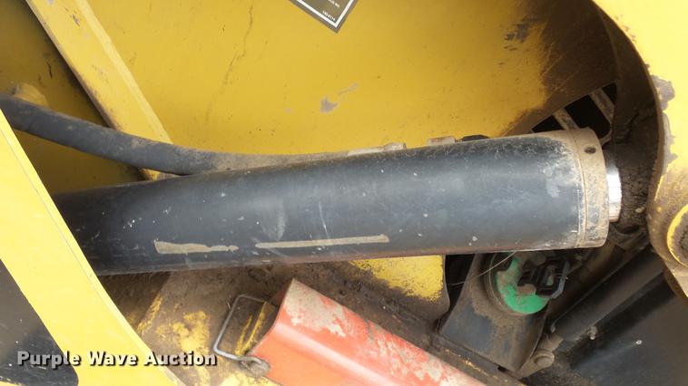 image for item DE7326 2001 Caterpillar 252 skid steer