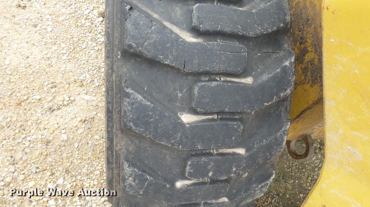 image for item DE7326 2001 Caterpillar 252 skid steer