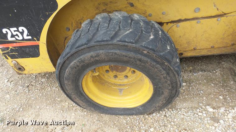 image for item DE7326 2001 Caterpillar 252 skid steer