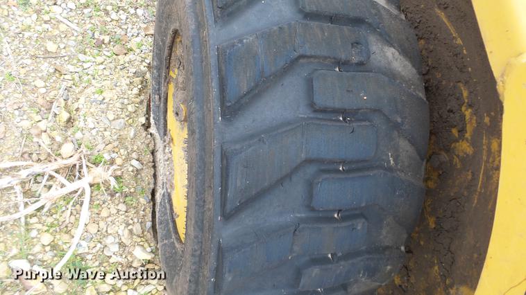 image for item DE7326 2001 Caterpillar 252 skid steer