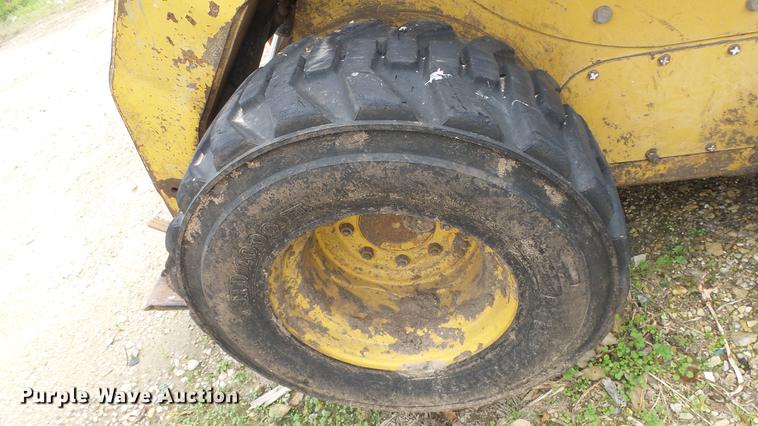 image for item DE7326 2001 Caterpillar 252 skid steer