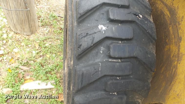 image for item DE7326 2001 Caterpillar 252 skid steer