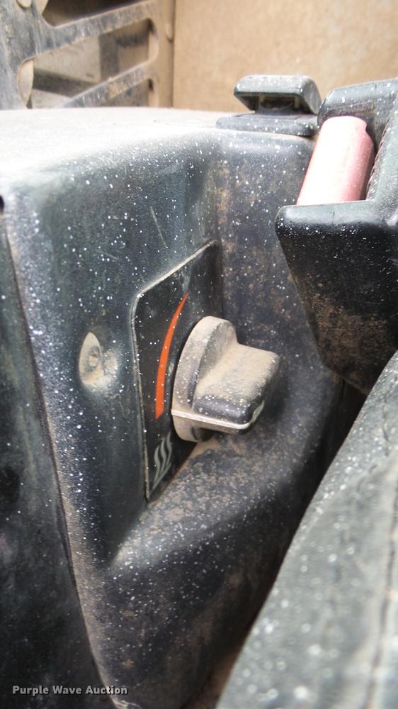 image for item DE7326 2001 Caterpillar 252 skid steer