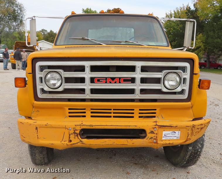 image for item DF1268 1988 GMC C6000 dump flatbed truck